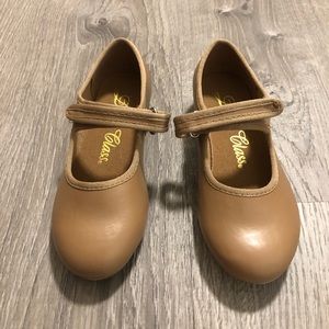 Dance class girls tap shoes